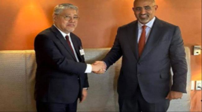 الرئيس الزُبيدي يلتقي وزير خارجية الفلبين 