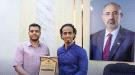 السقاف يكرم الباحث عمار عسيري بدرع التميز العلمي ...