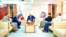الرئيس الزُبيدي يتفقد سير العمل ومستوى الانضباط الوظيفي بهيئات المجلس الانتقالي ...
